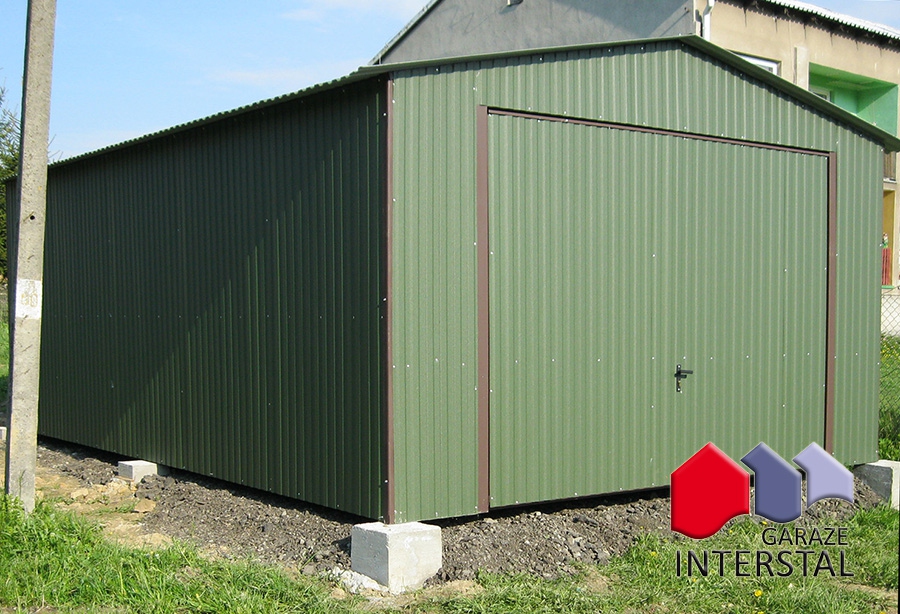 przydomowy garaż